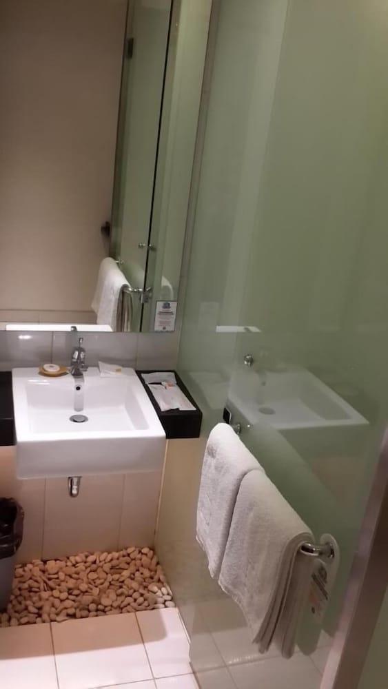 V Hotel Tebet Jakarta Luaran gambar