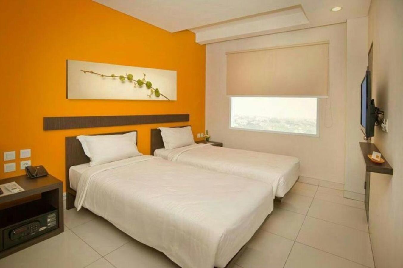 V Hotel Tebet Jakarta Luaran gambar