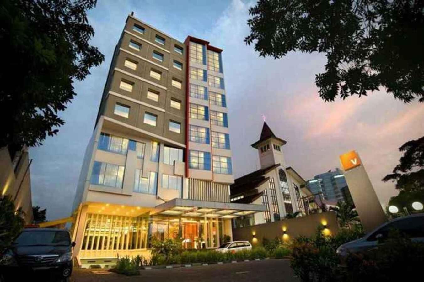 V Hotel Tebet Jakarta Luaran gambar