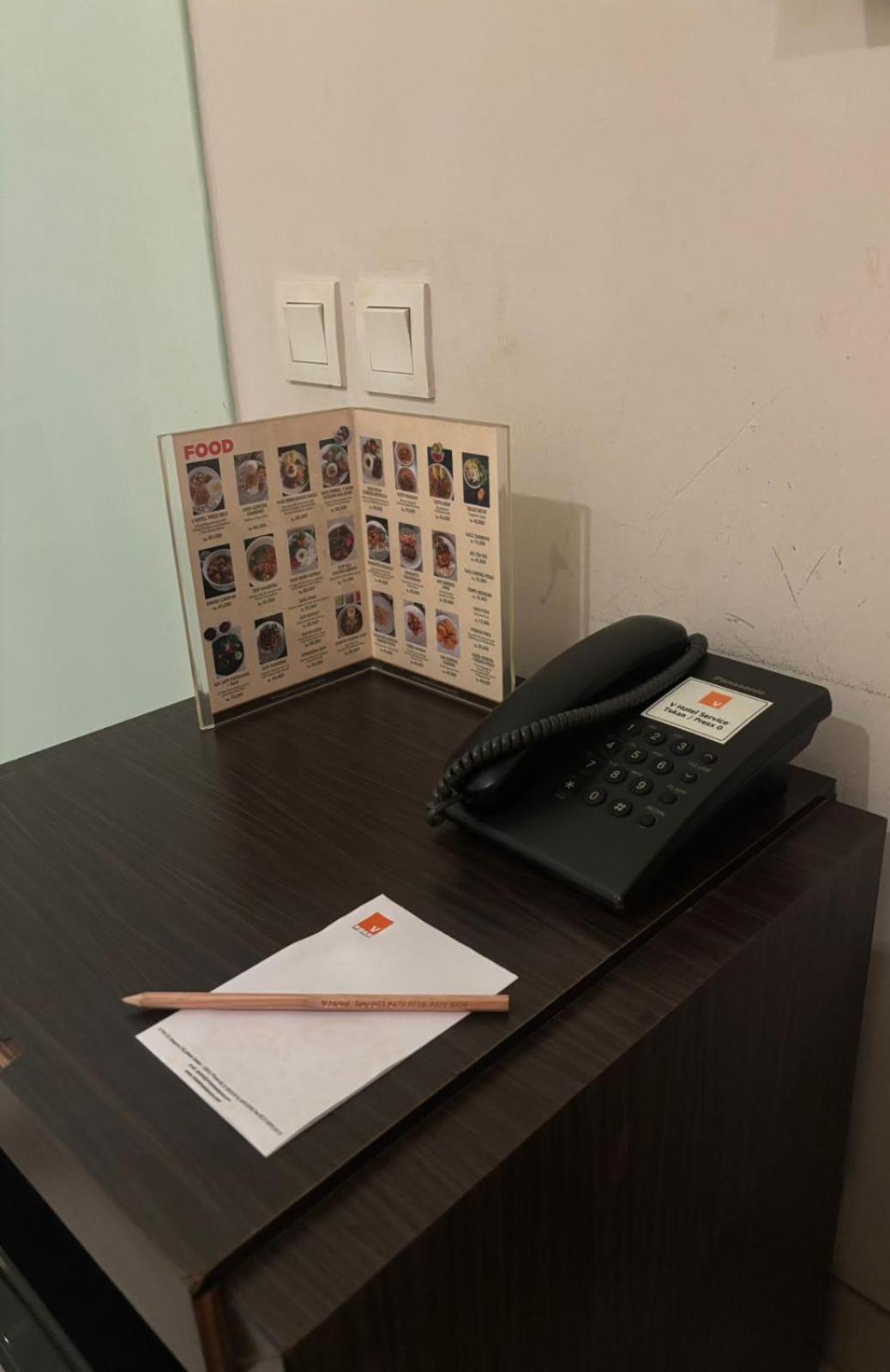 V Hotel Tebet Jakarta Luaran gambar