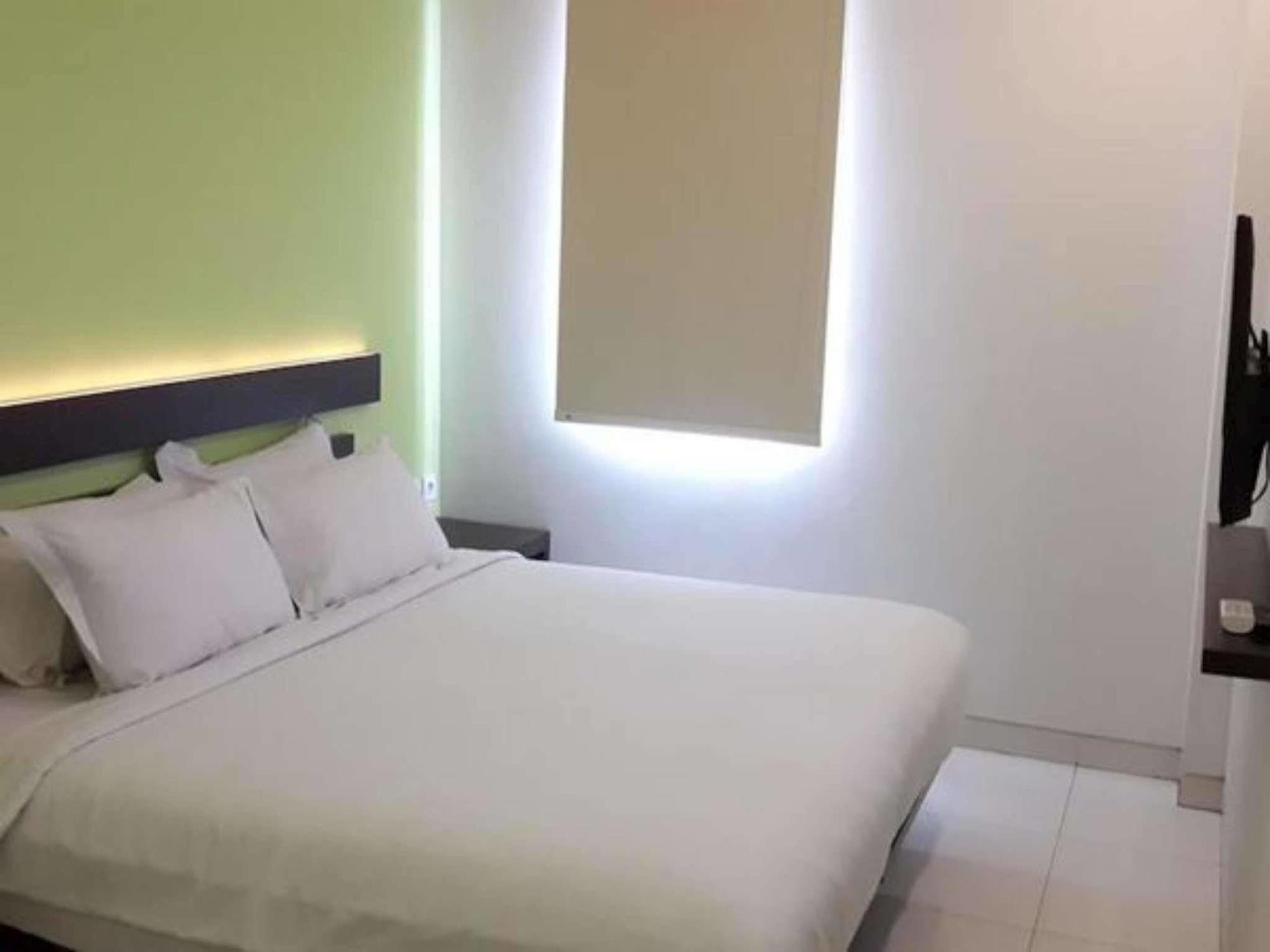 V Hotel Tebet Jakarta Luaran gambar