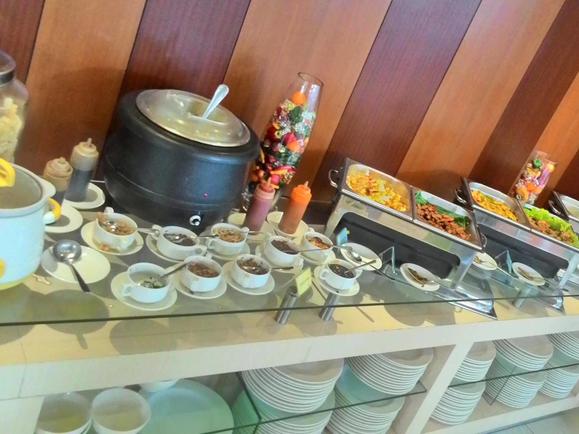 V Hotel Tebet Jakarta Luaran gambar
