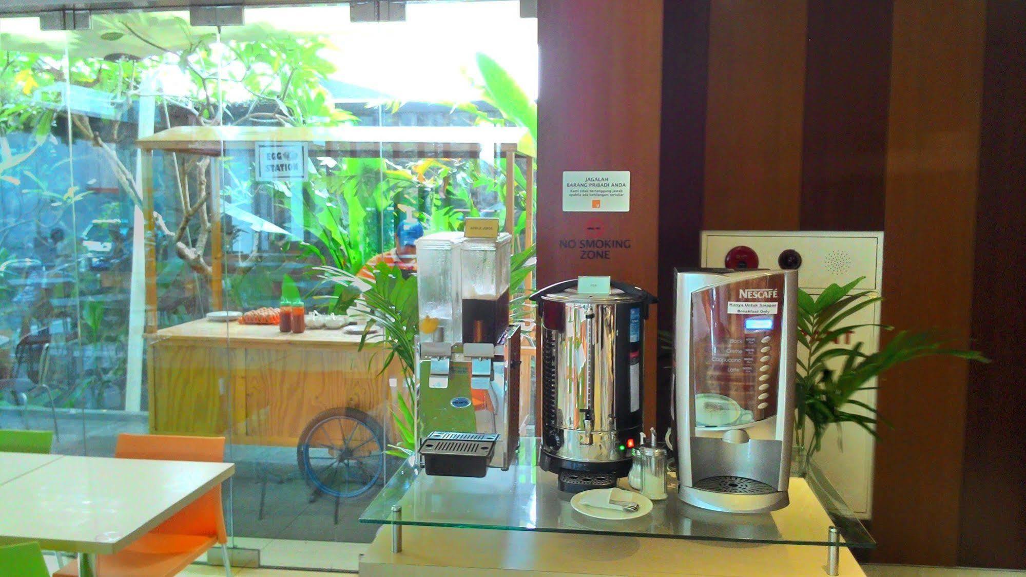 V Hotel Tebet Jakarta Luaran gambar